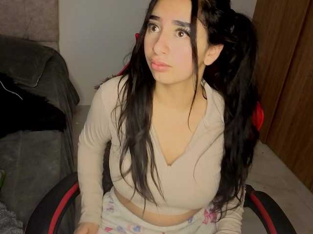 MaloryTay11 live cam on BongaCams