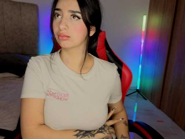 MaloryTay11 live cam on BongaCams