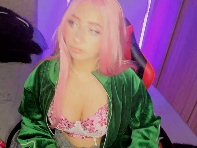 MaloryTay11 live cam on BongaCams