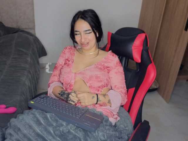 MaloryTay11 live cam on BongaCams