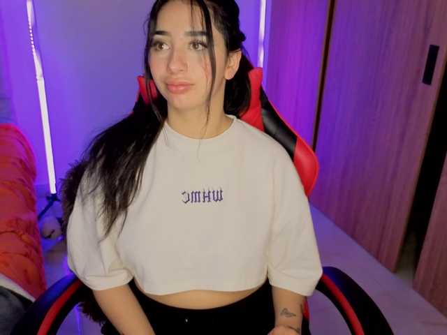 MaloryTay11 live cam on BongaCams