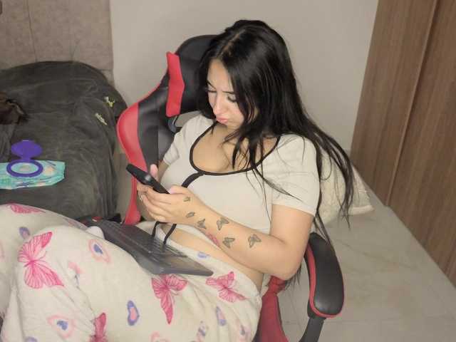 MaloryTay11 live cam on BongaCams