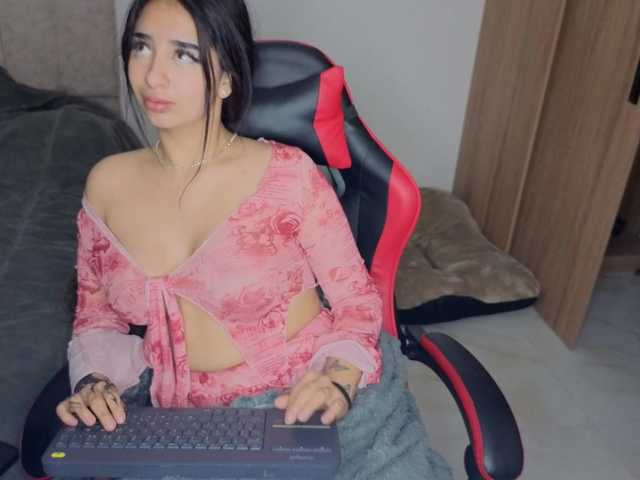 MaloryTay11 live cam on BongaCams