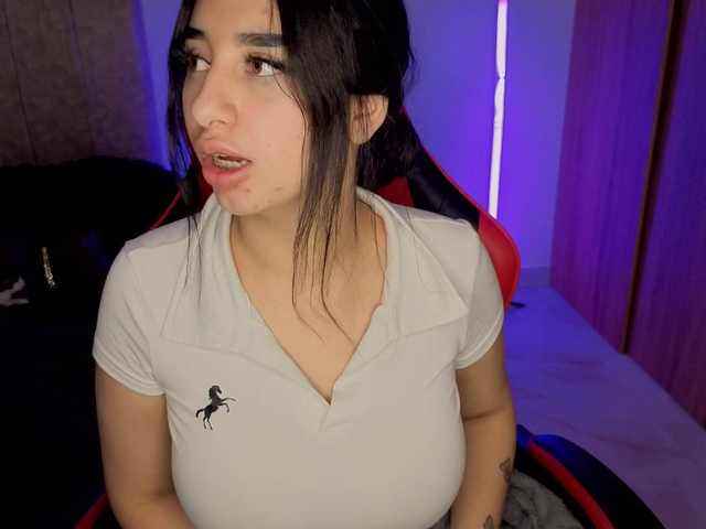 MaloryTay11 live cam on BongaCams