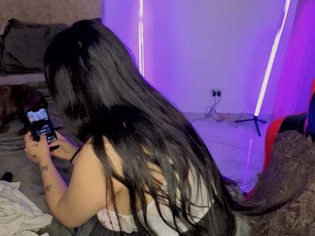 MaloryTay11 live cam on BongaCams