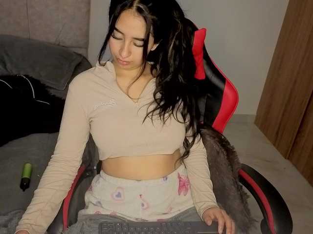 MaloryTay11 live cam on BongaCams
