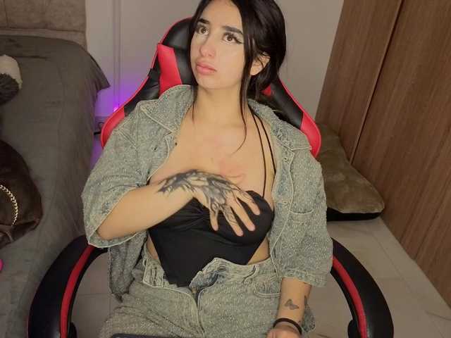 MaloryTay11 live cam on BongaCams