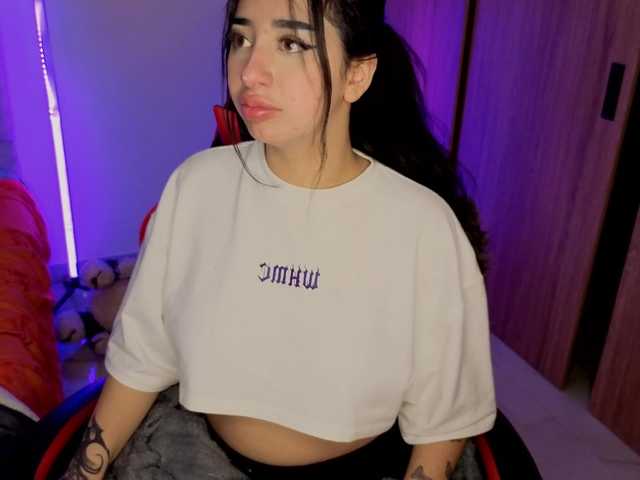 MaloryTay11 live cam on BongaCams