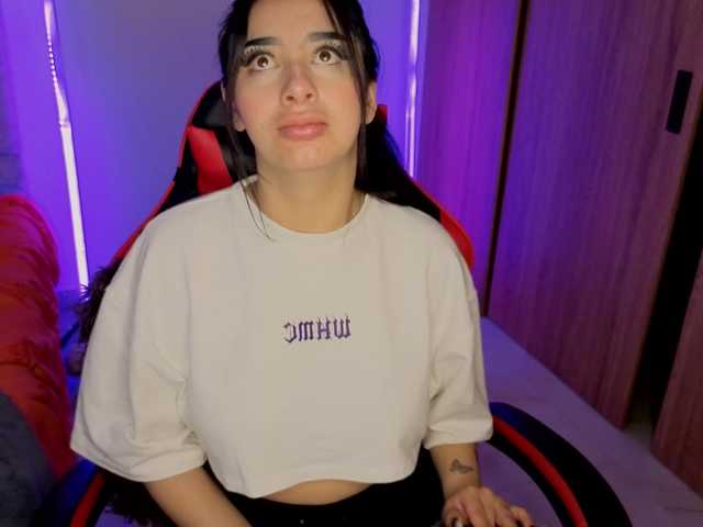 MaloryTay11 live cam on BongaCams