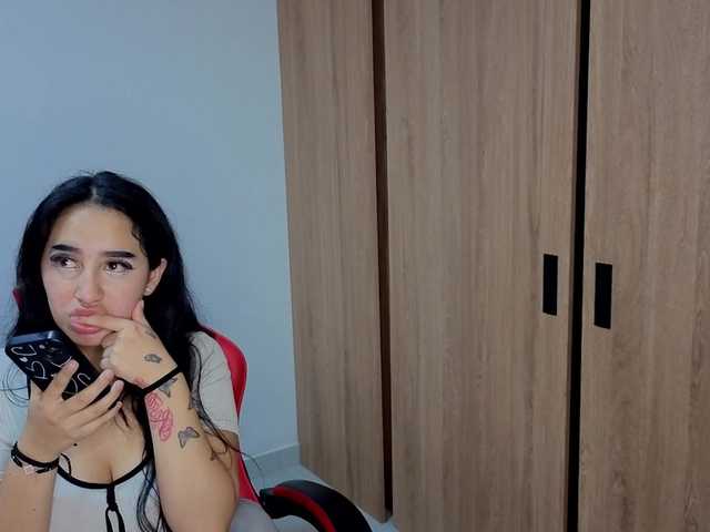 MaloryTay11 live cam on BongaCams