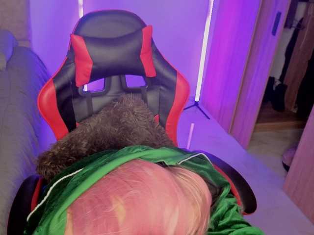 MaloryTay11 live cam on BongaCams