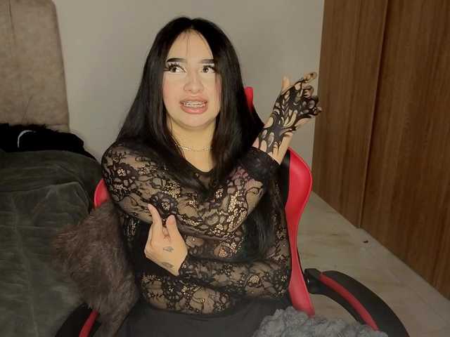 MaloryTay11 live cam on BongaCams