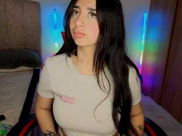 MaloryTay11 live cam on BongaCams