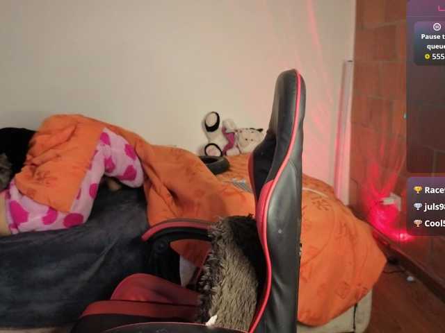 MaloryTay11 — live female cam
