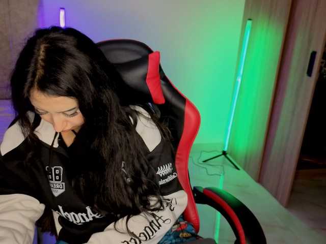 MaloryTay11 live cam on BongaCams