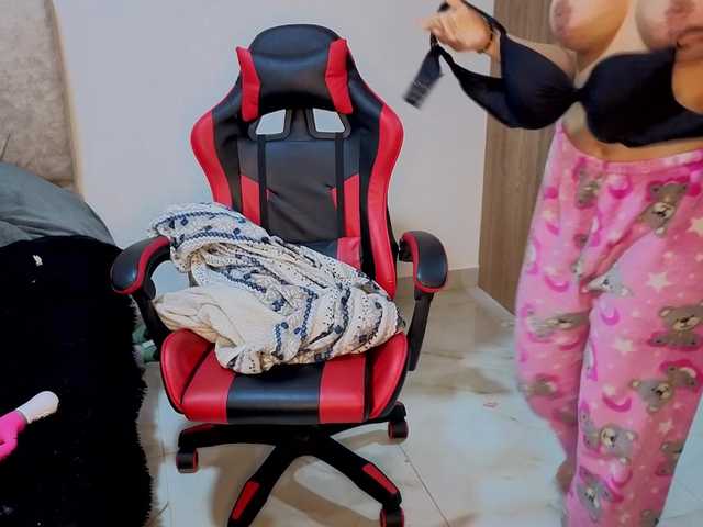 MaloryTay11 live cam on BongaCams