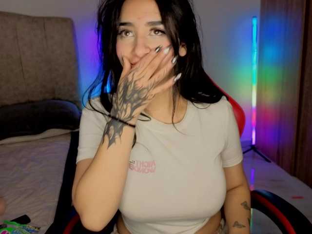MaloryTay11 live cam on BongaCams