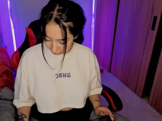 MaloryTay11 live cam on BongaCams