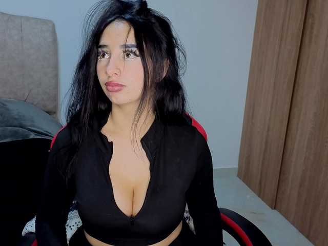 MaloryTay11 live cam on BongaCams
