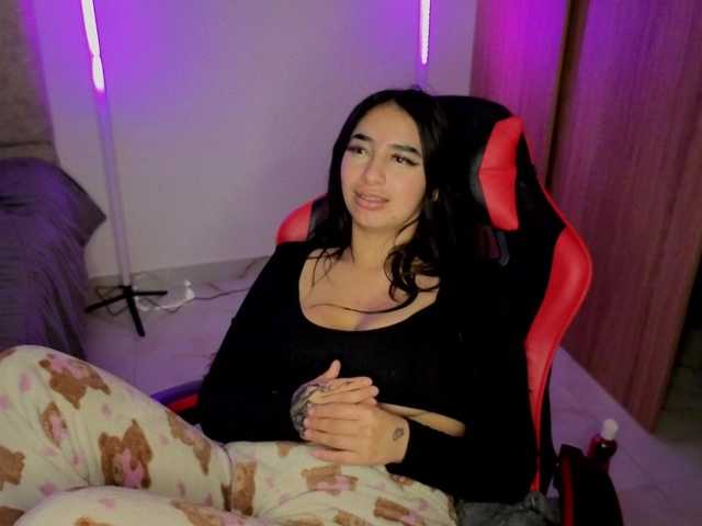 MaloryTay11 live cam on BongaCams