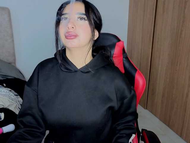MaloryTay11 live cam on BongaCams