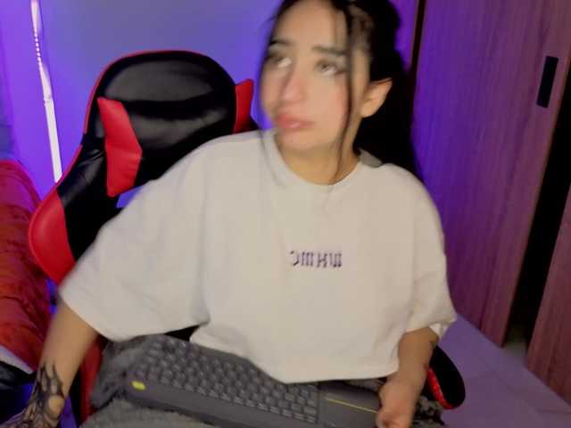MaloryTay11 live cam on BongaCams