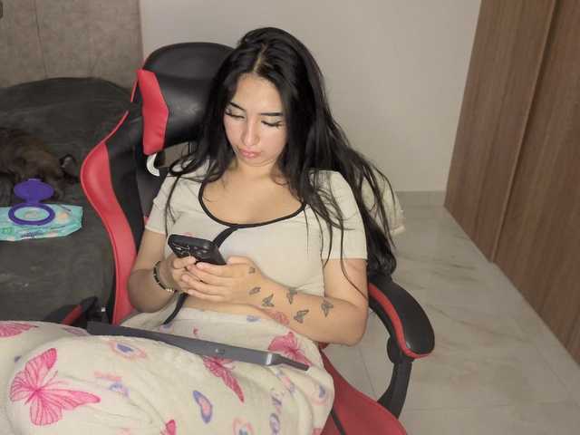 MaloryTay11 live cam on BongaCams