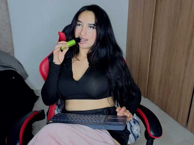 MaloryTay11 live cam on BongaCams