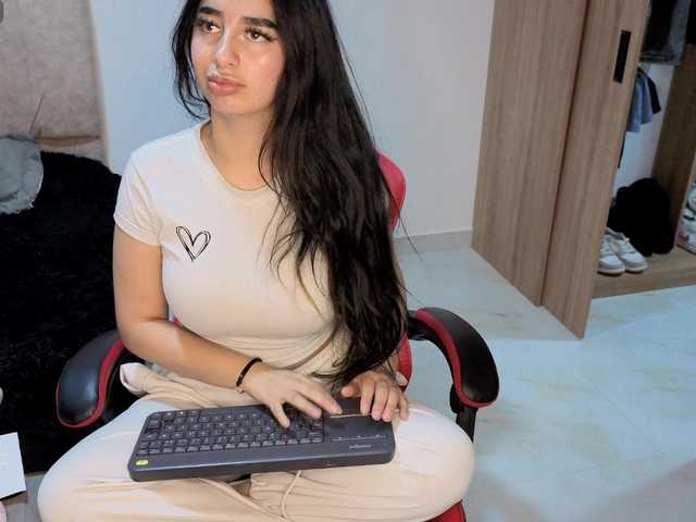 MaloryTay11 live cam on BongaCams