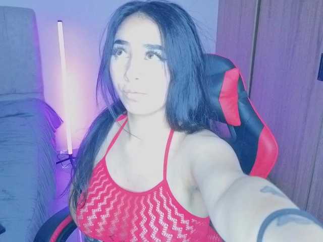 MaloryTay11 live cam on BongaCams