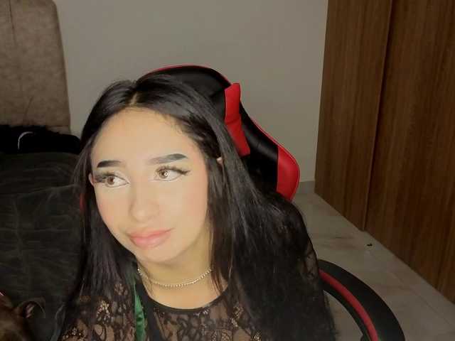 MaloryTay11 live cam on BongaCams