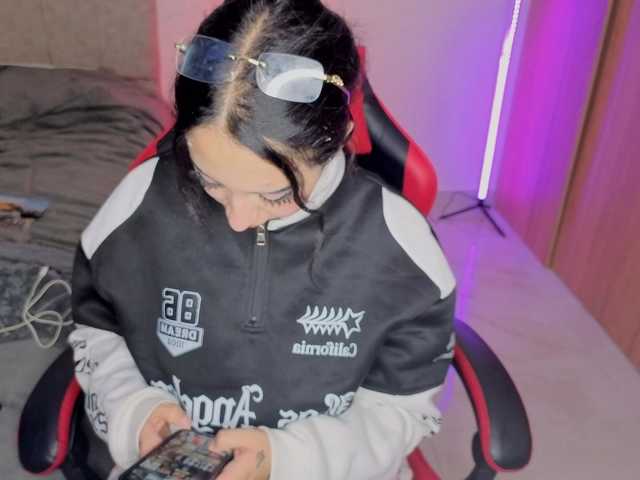 MaloryTay11 live cam on BongaCams