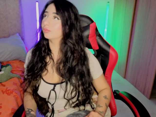 MaloryTay11 live cam on BongaCams
