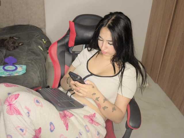 MaloryTay11 live cam on UnifiedCams