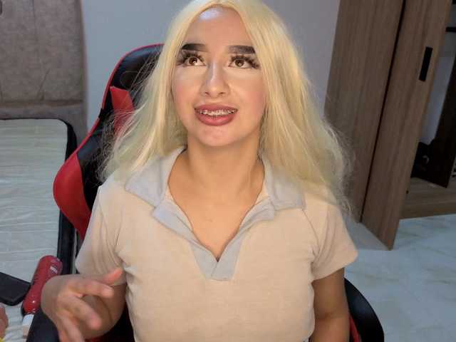MaloryTay11 live cam on BongaCams