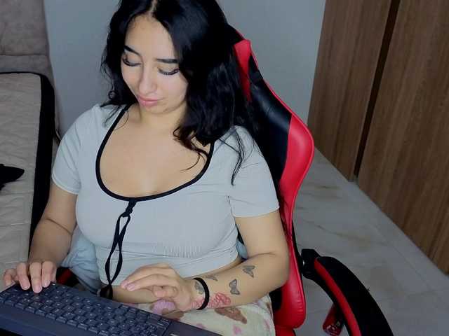 MaloryTay11 live cam on BongaCams