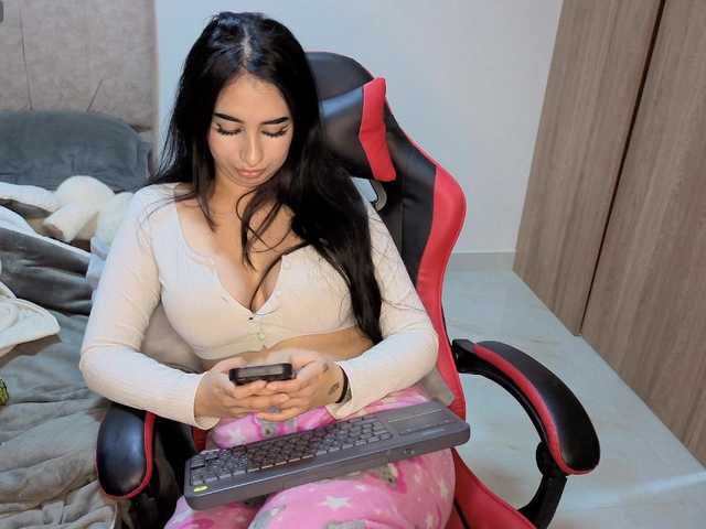 MaloryTay11 live cam on BongaCams