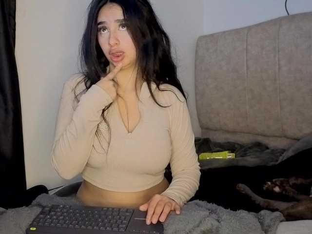 MaloryTay11 live cam on BongaCams