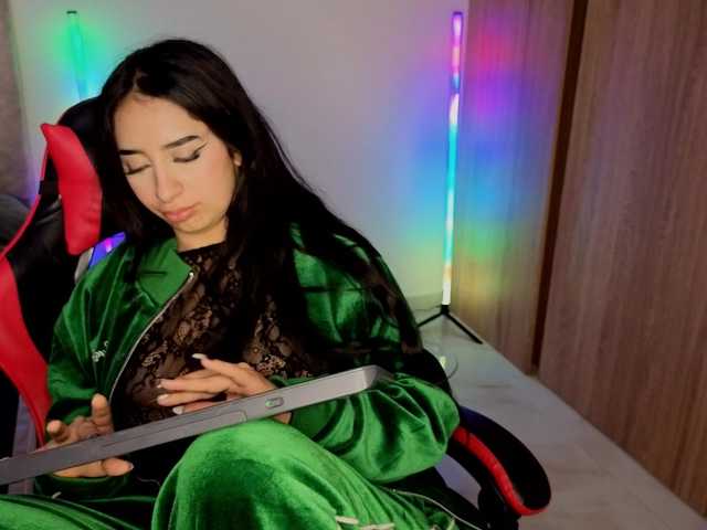 MaloryTay11 live cam on BongaCams