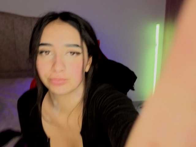 MaloryTay11 live cam on BongaCams