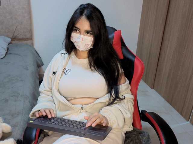 MaloryTay11 live cam on BongaCams