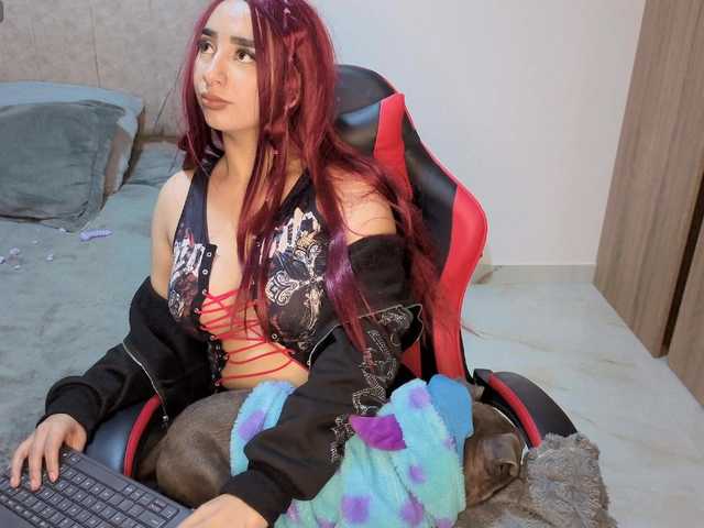 MaloryTay11 live cam on BongaCams