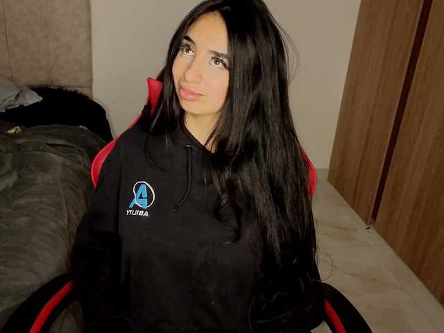 MaloryTay11 live cam on UnifiedCams