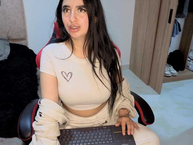 MaloryTay11 live cam on BongaCams