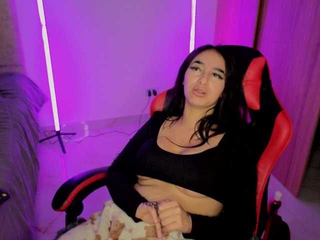 MaloryTay11 live cam on BongaCams