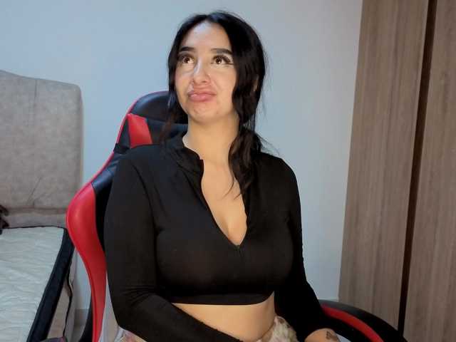 MaloryTay11 live cam on BongaCams