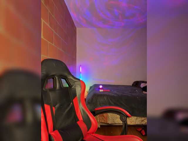MaloryTay11 live cam on BongaCams