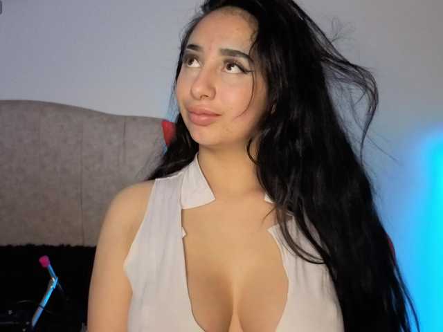 MaloryTay11 live cam on BongaCams