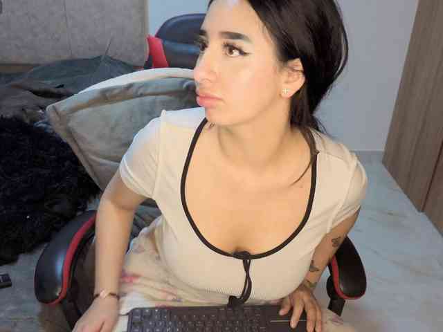 MaloryTay11 webcam