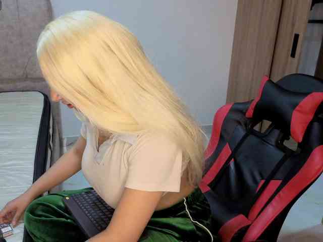 MaloryTay11 webcam
